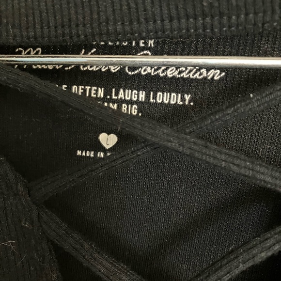 Hollister t-shirt w/ strappy neck detail, black, large - Picture 2 of 5